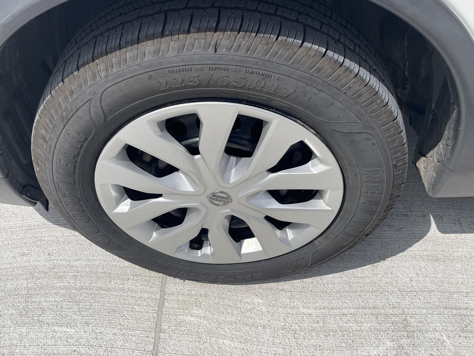 Vehicle photo 10