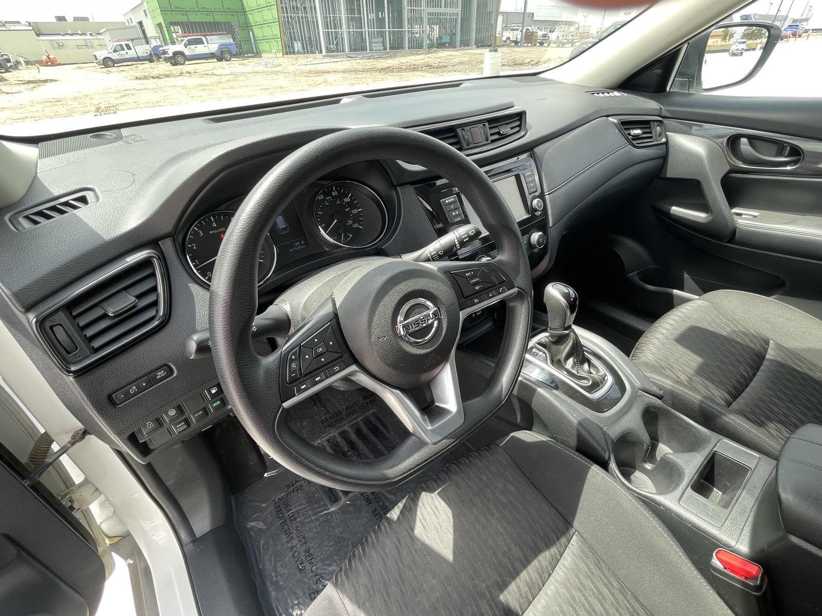 Vehicle photo 13