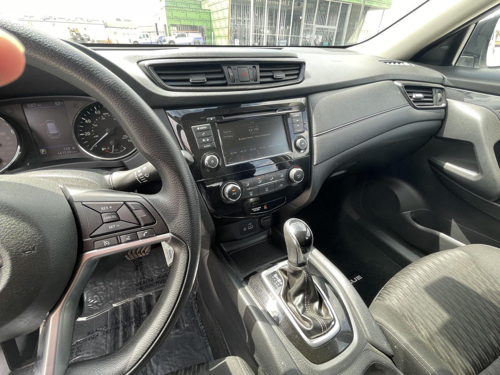 Vehicle photo 14