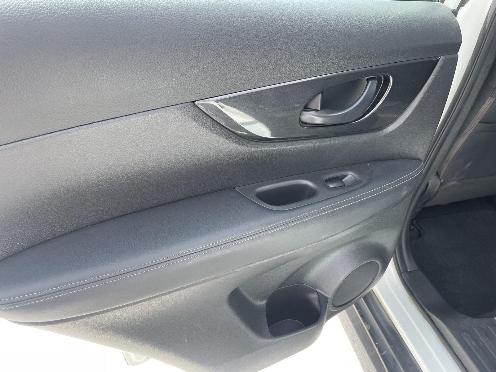 Vehicle photo 16