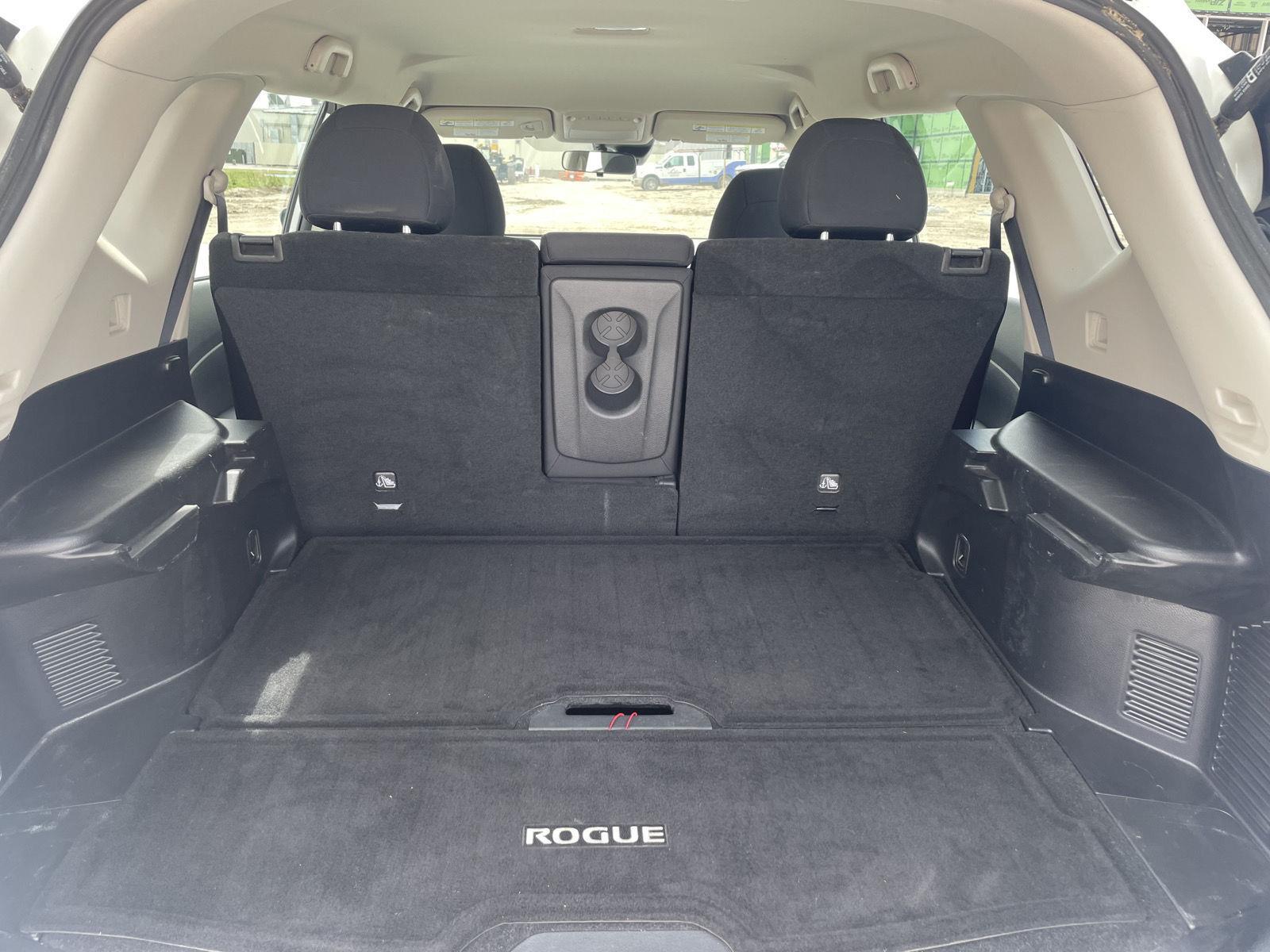 Vehicle photo 18