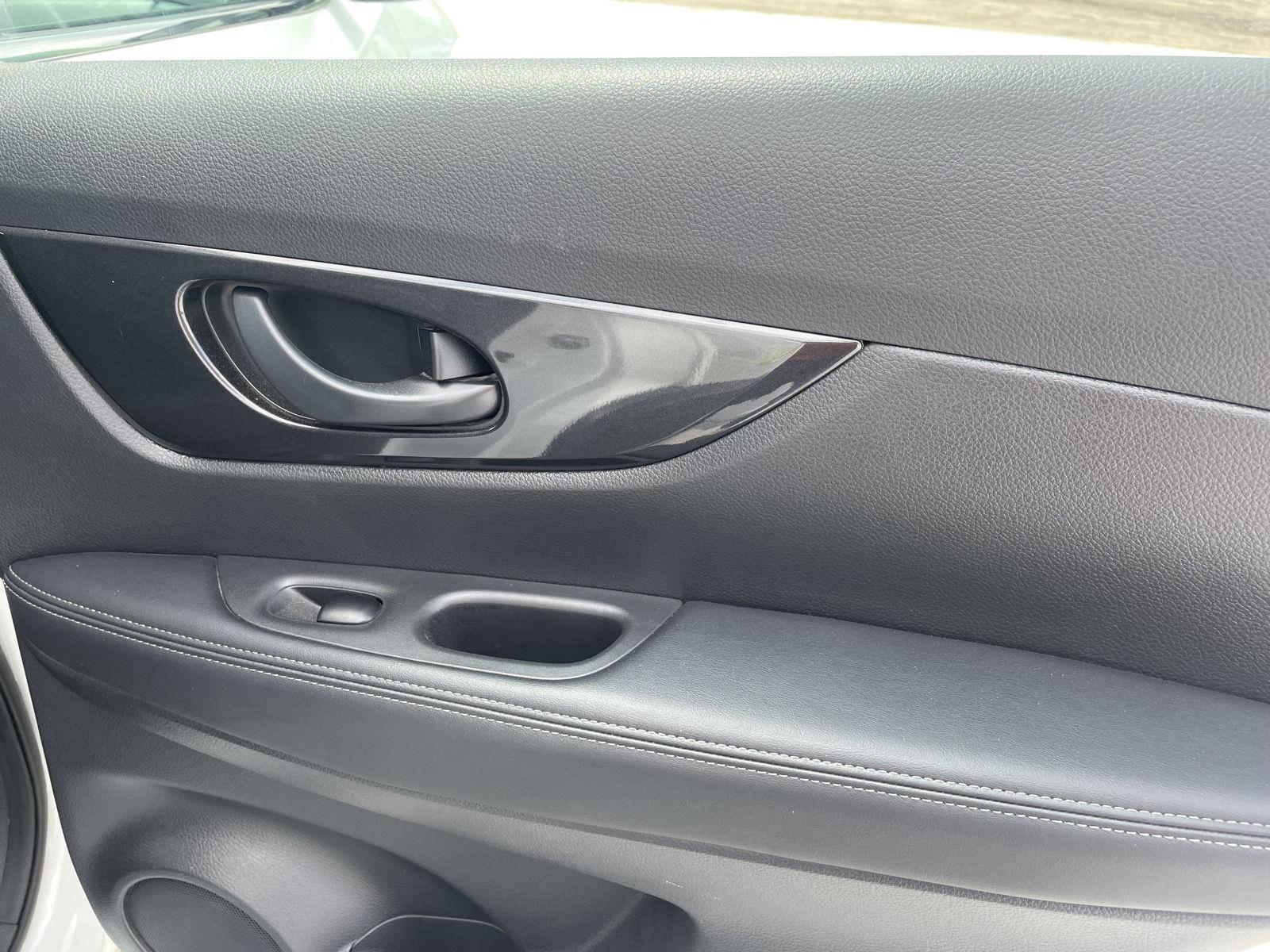Vehicle photo 19