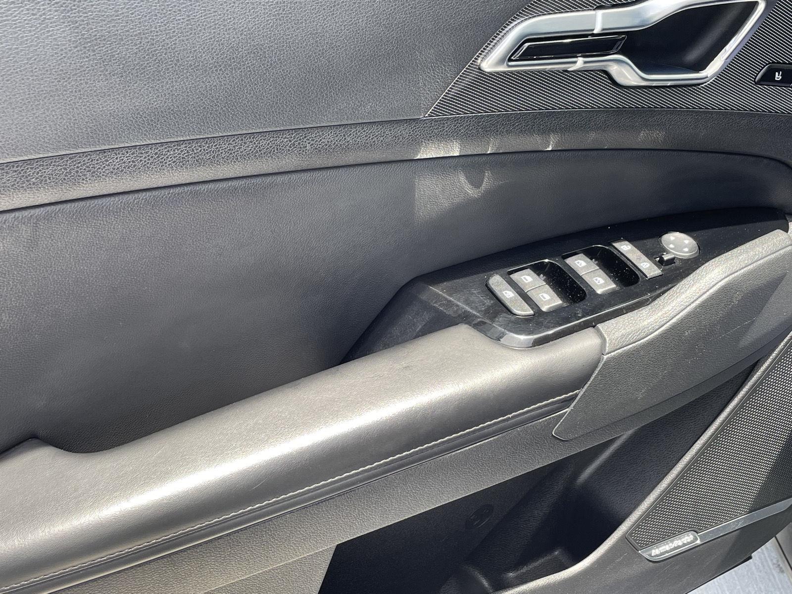 Vehicle photo 10