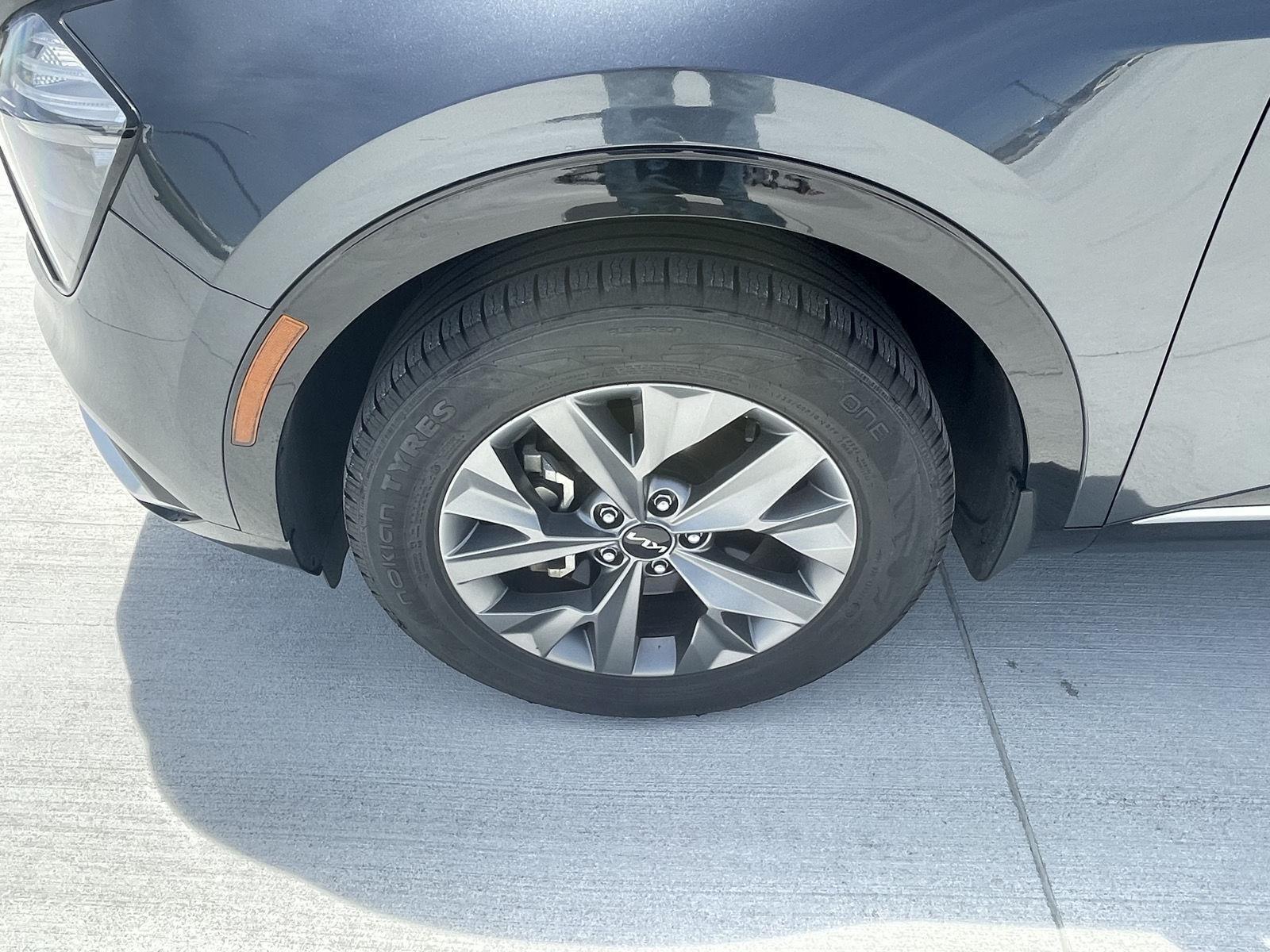 Vehicle photo 11