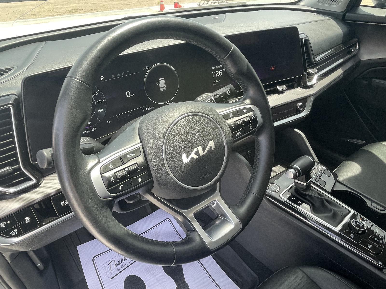 Vehicle photo 13