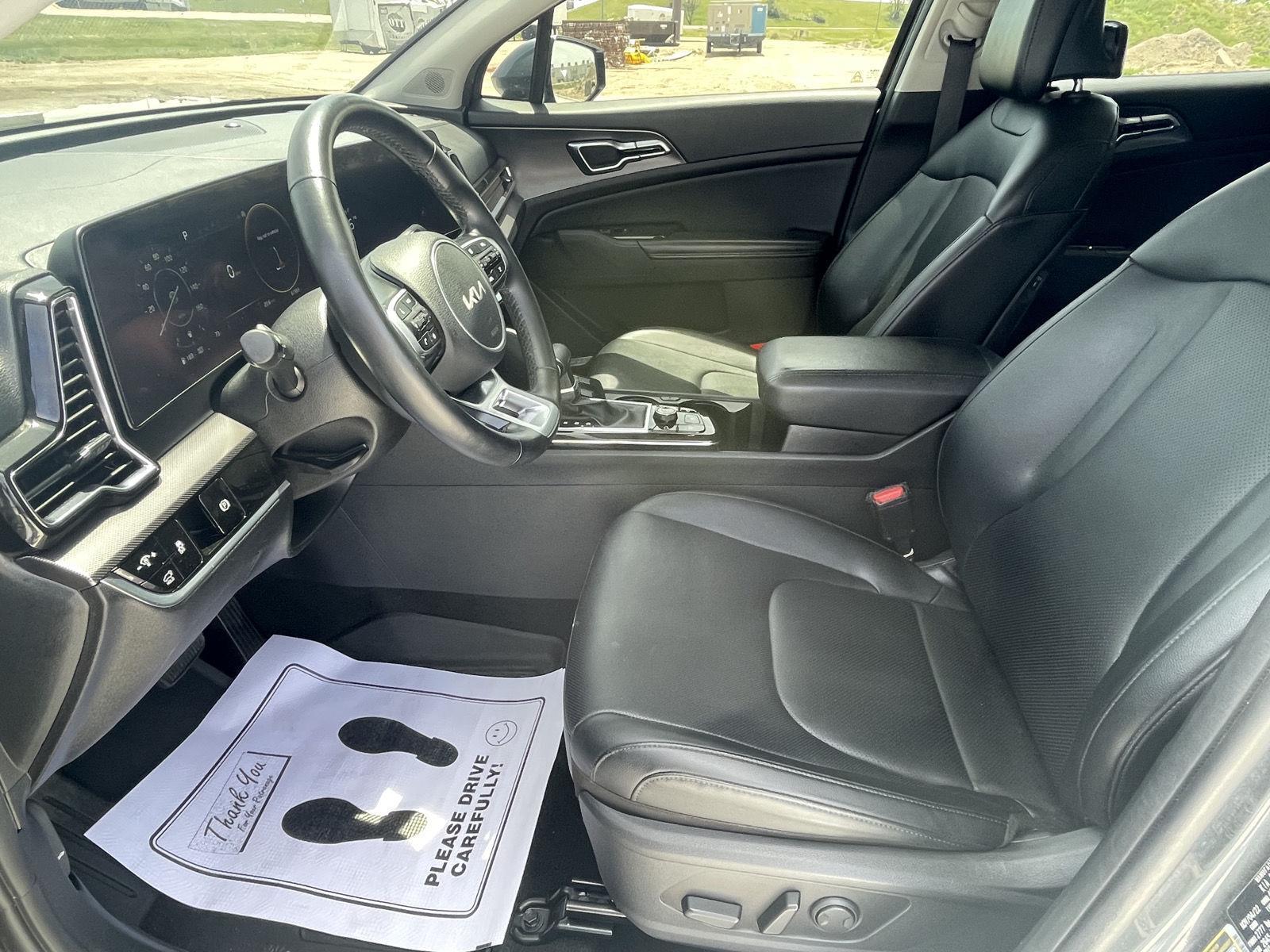 Vehicle photo 14