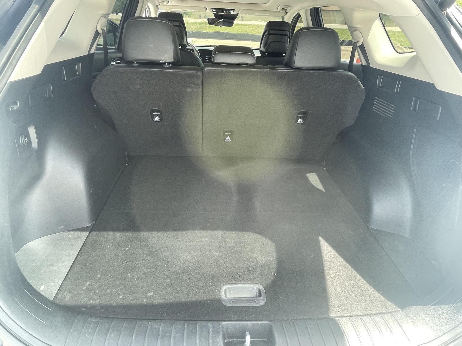 Vehicle photo 17