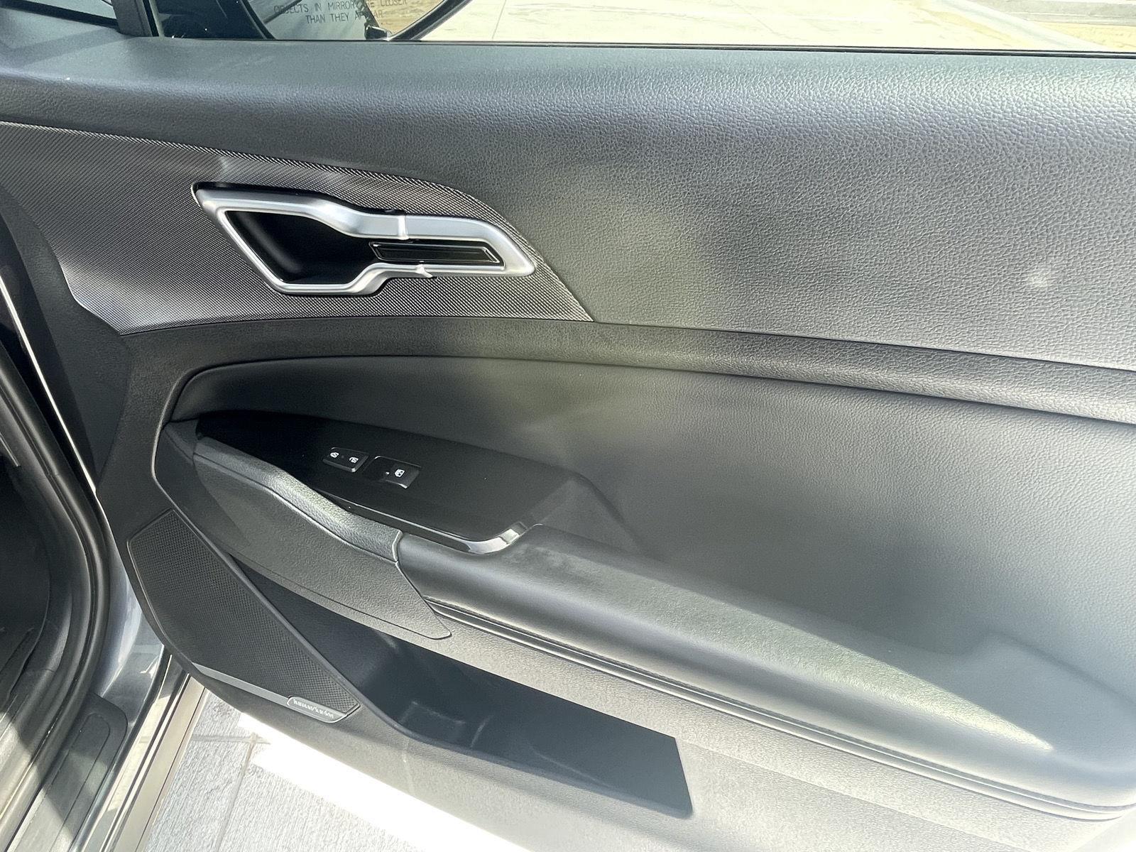 Vehicle photo 20