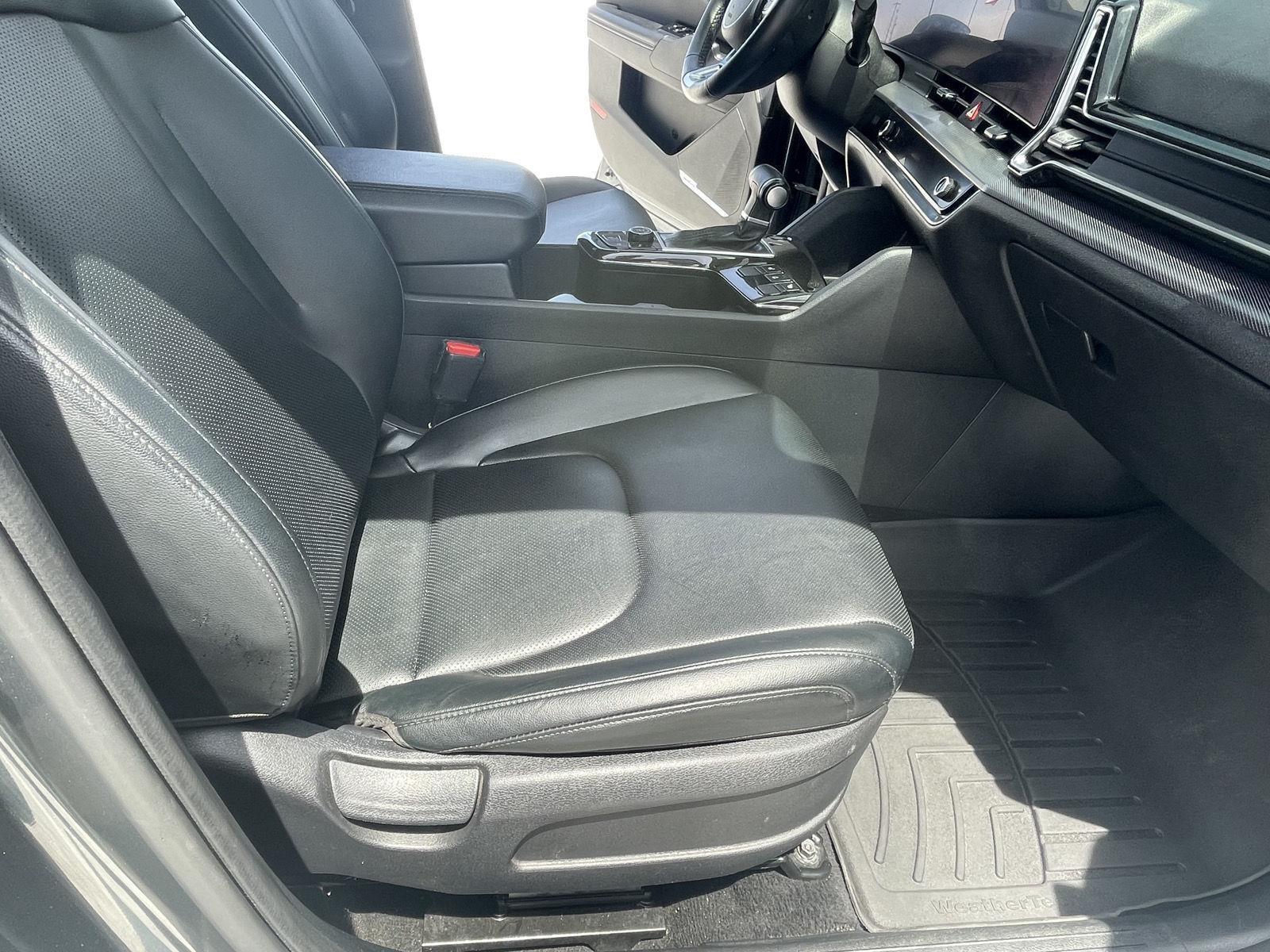 Vehicle photo 21