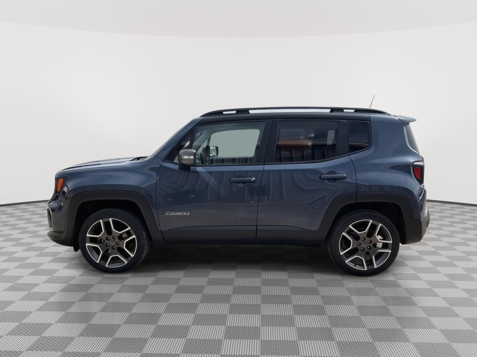 Vehicle photo 2