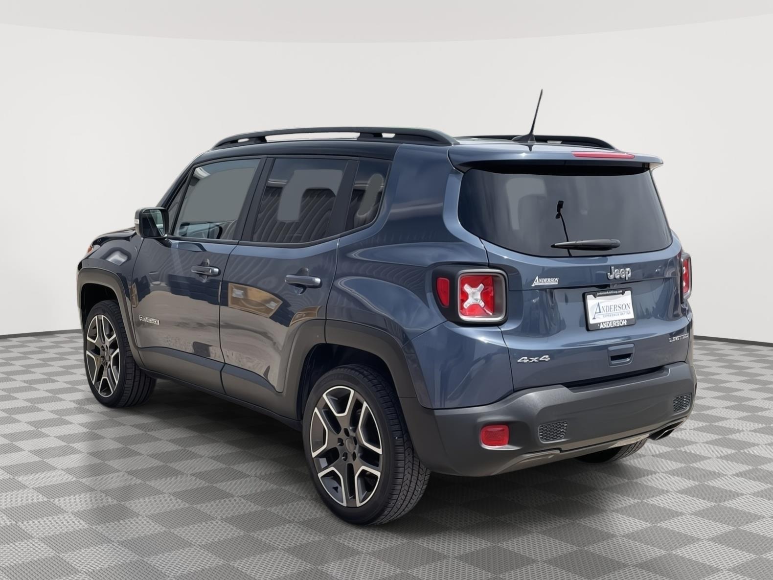 Vehicle photo 4