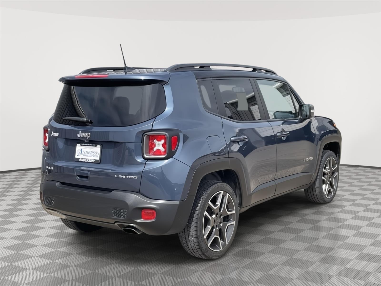 Vehicle photo 6