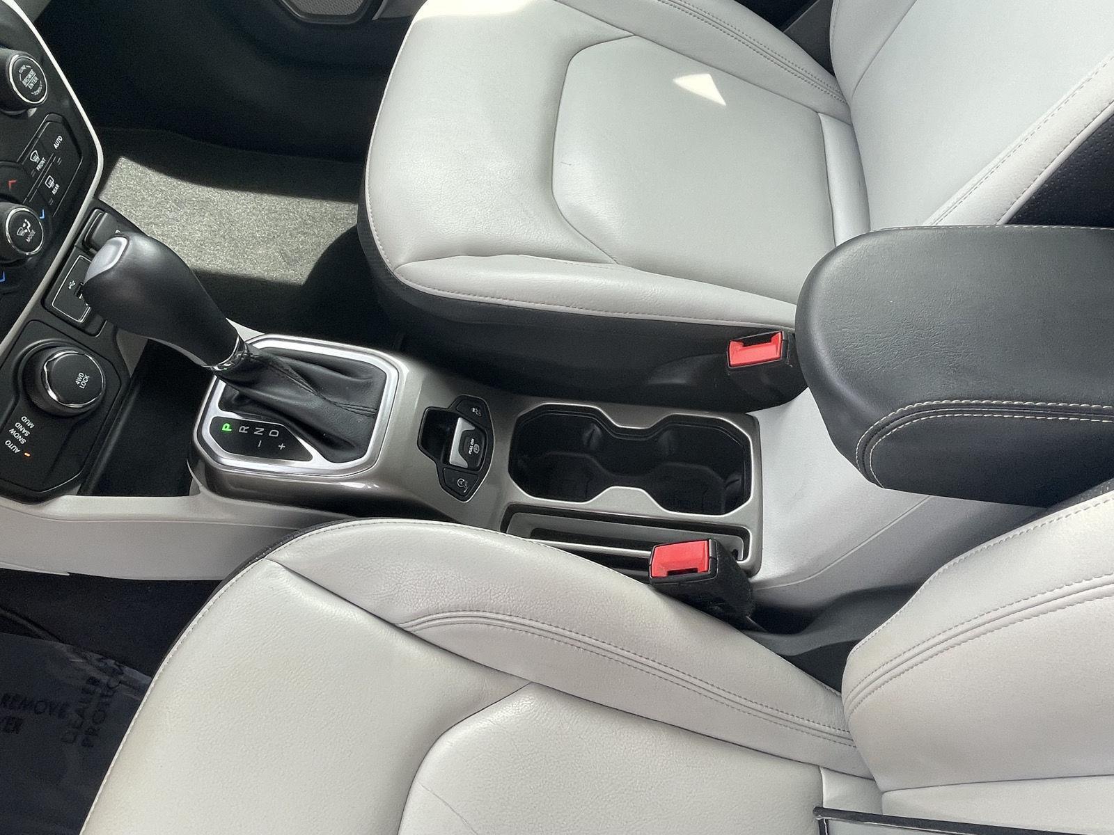 Vehicle photo 15