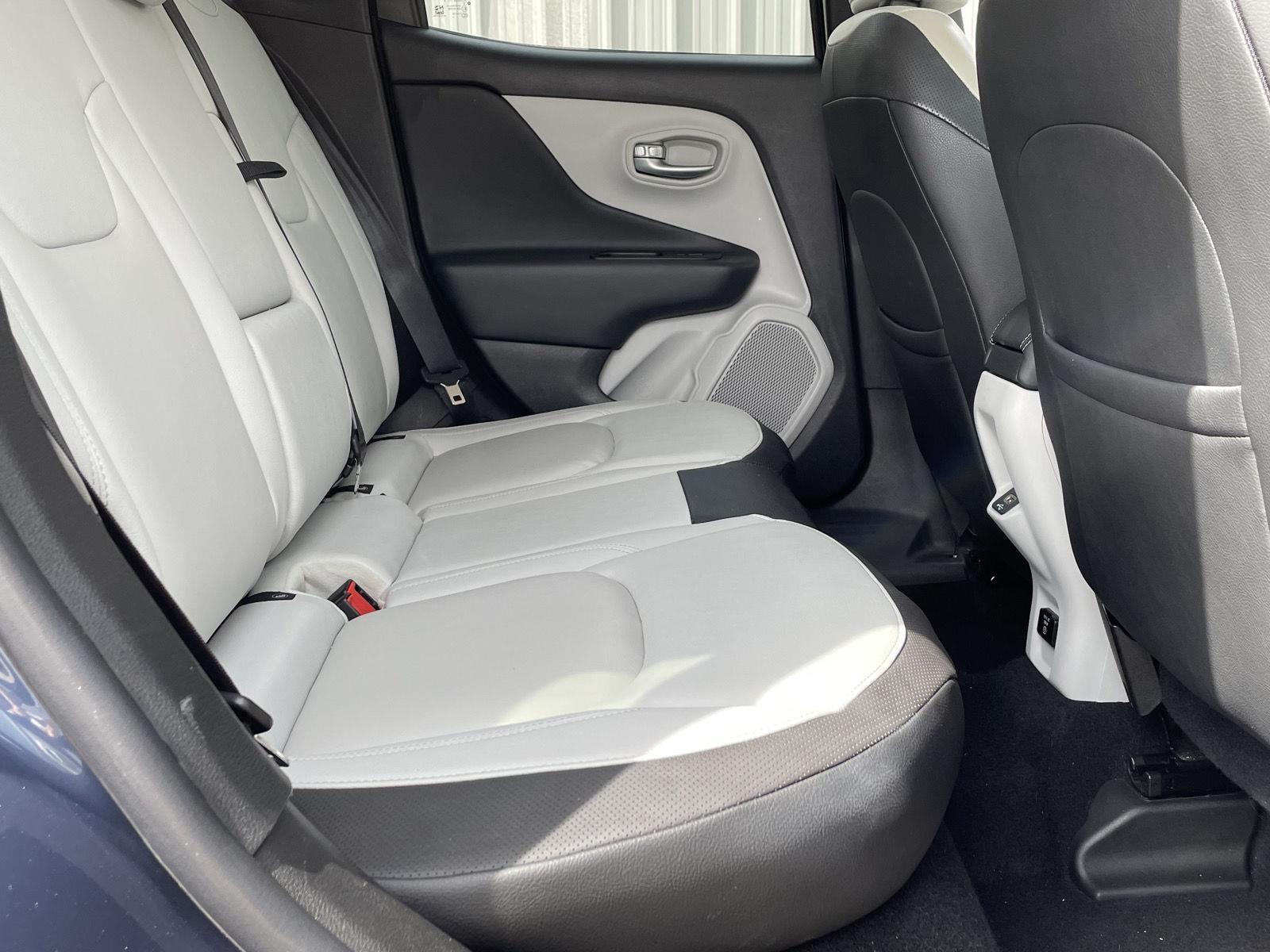 Vehicle photo 18