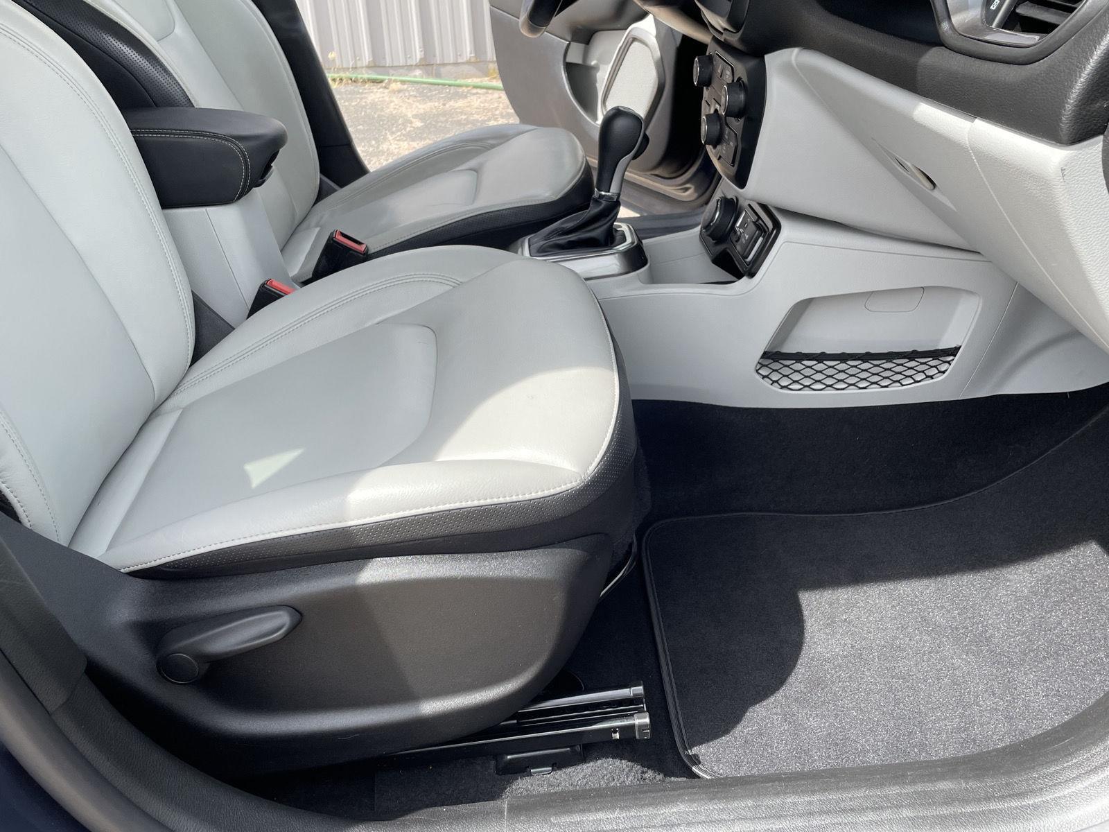 Vehicle photo 20