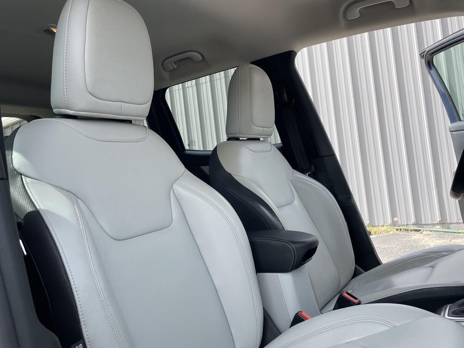 Vehicle photo 21