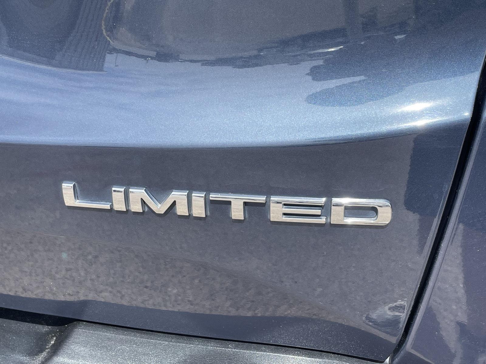 Vehicle photo 22