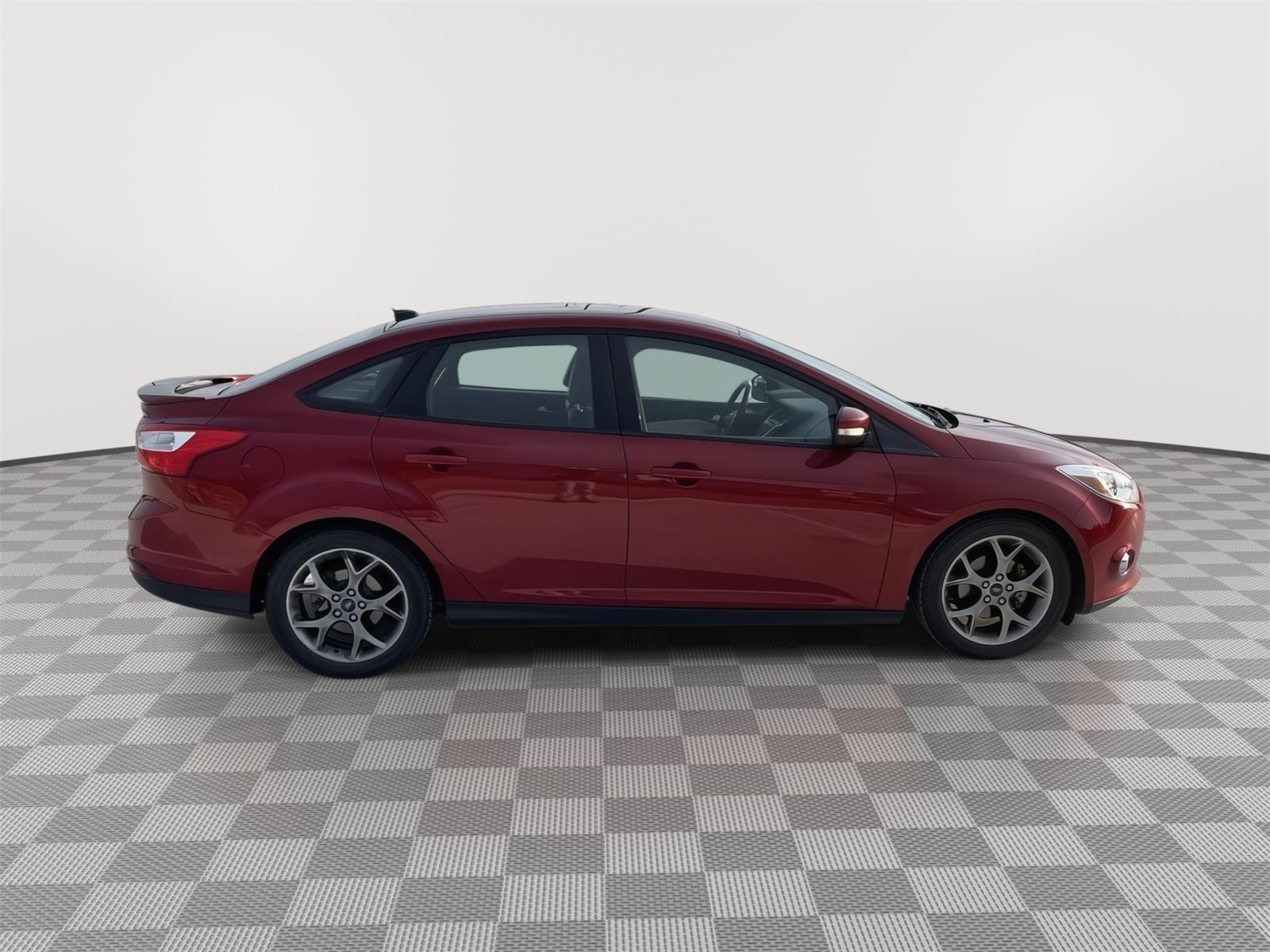 Vehicle photo 7