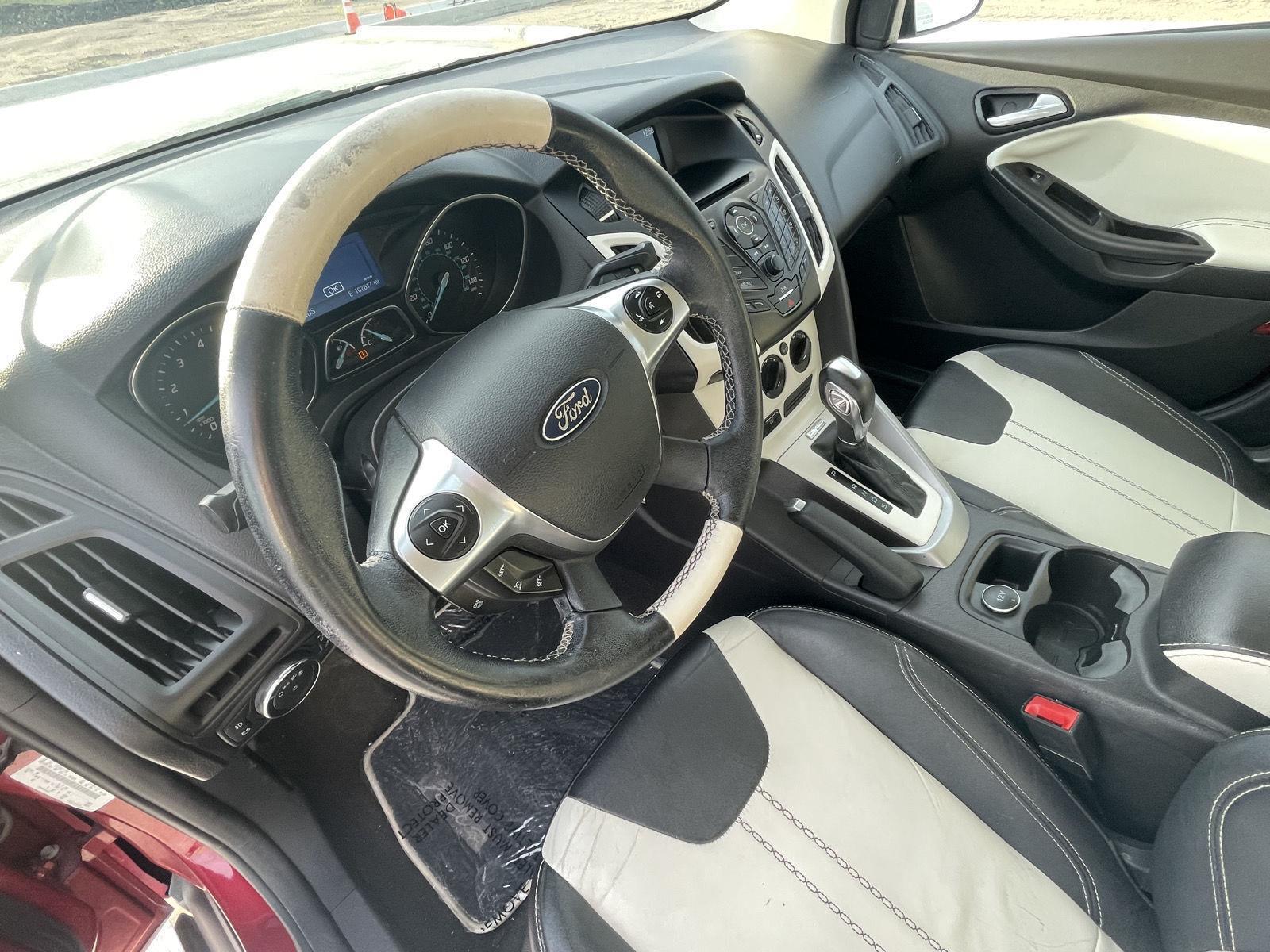 Vehicle photo 13