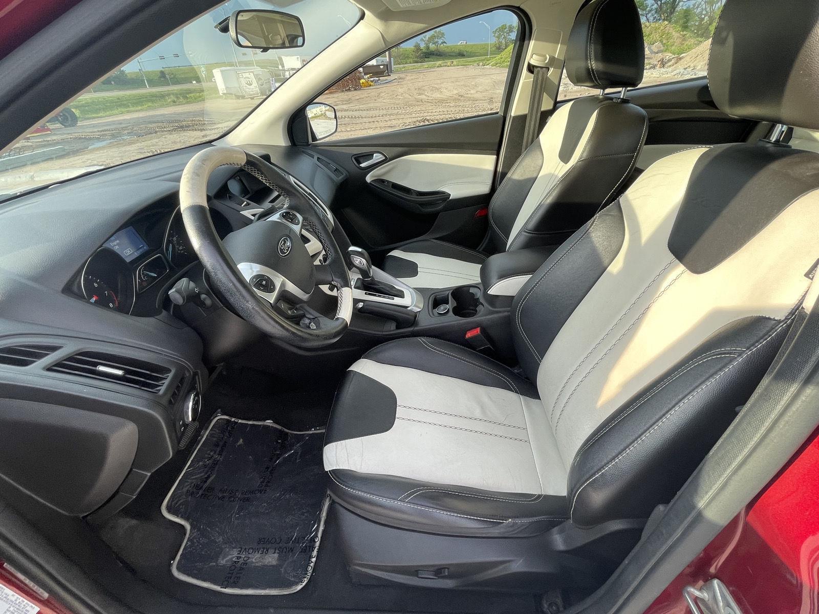 Vehicle photo 14