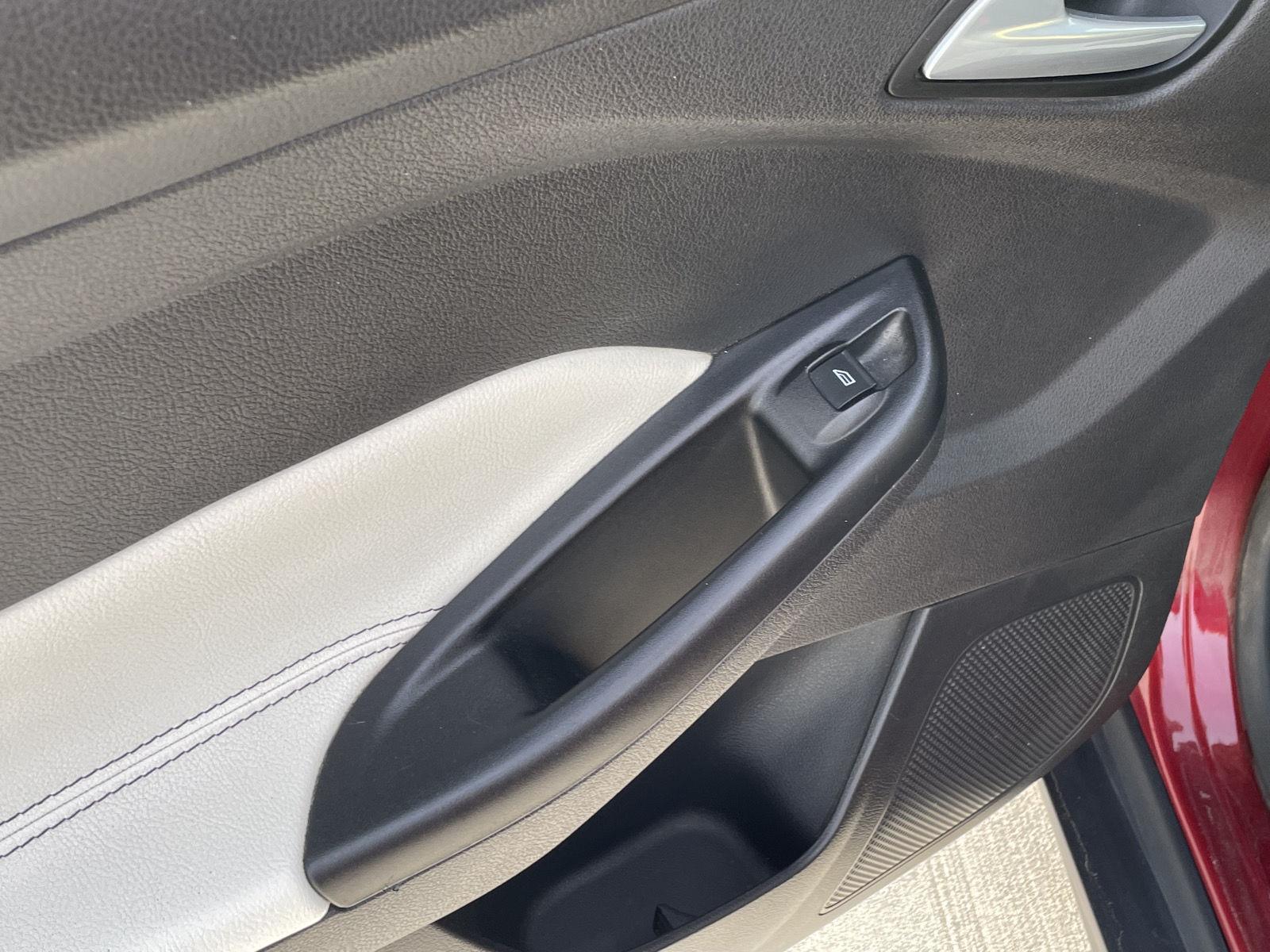 Vehicle photo 15