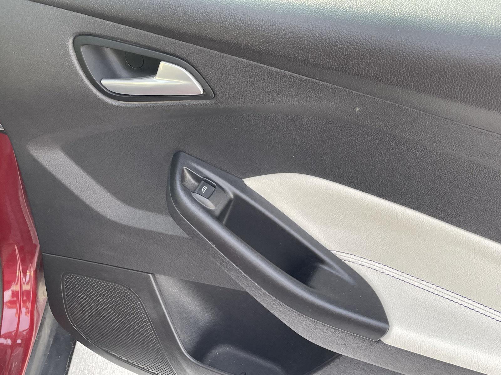 Vehicle photo 17