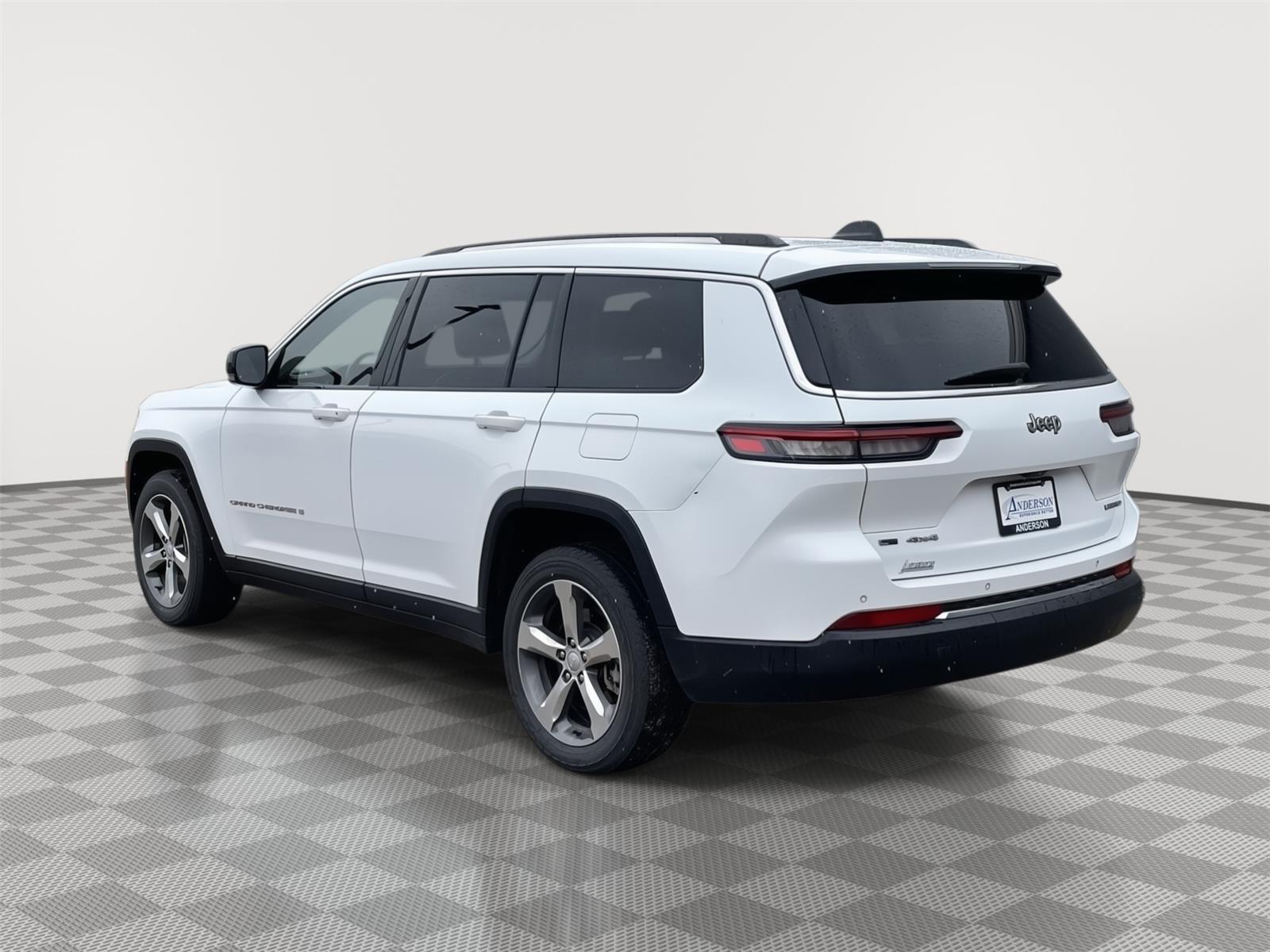 Vehicle photo 4