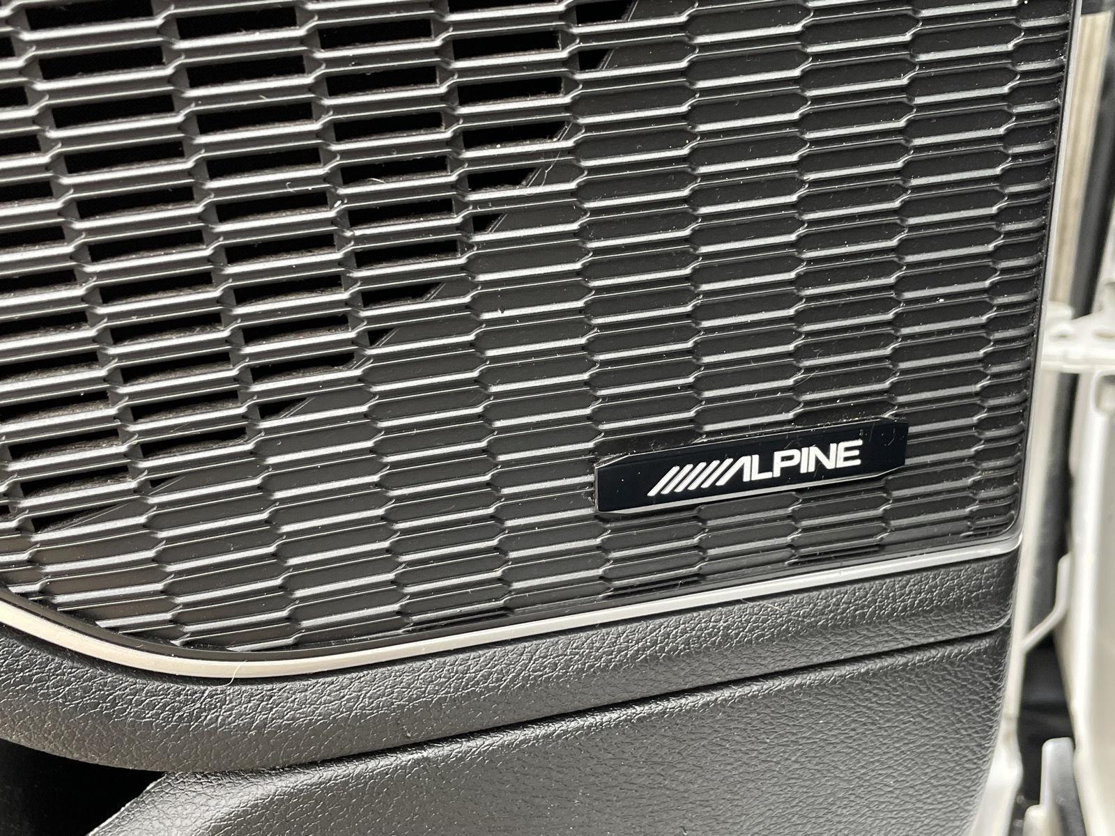 Vehicle photo 14
