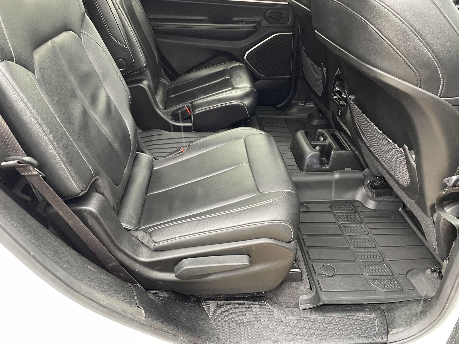 Vehicle photo 18