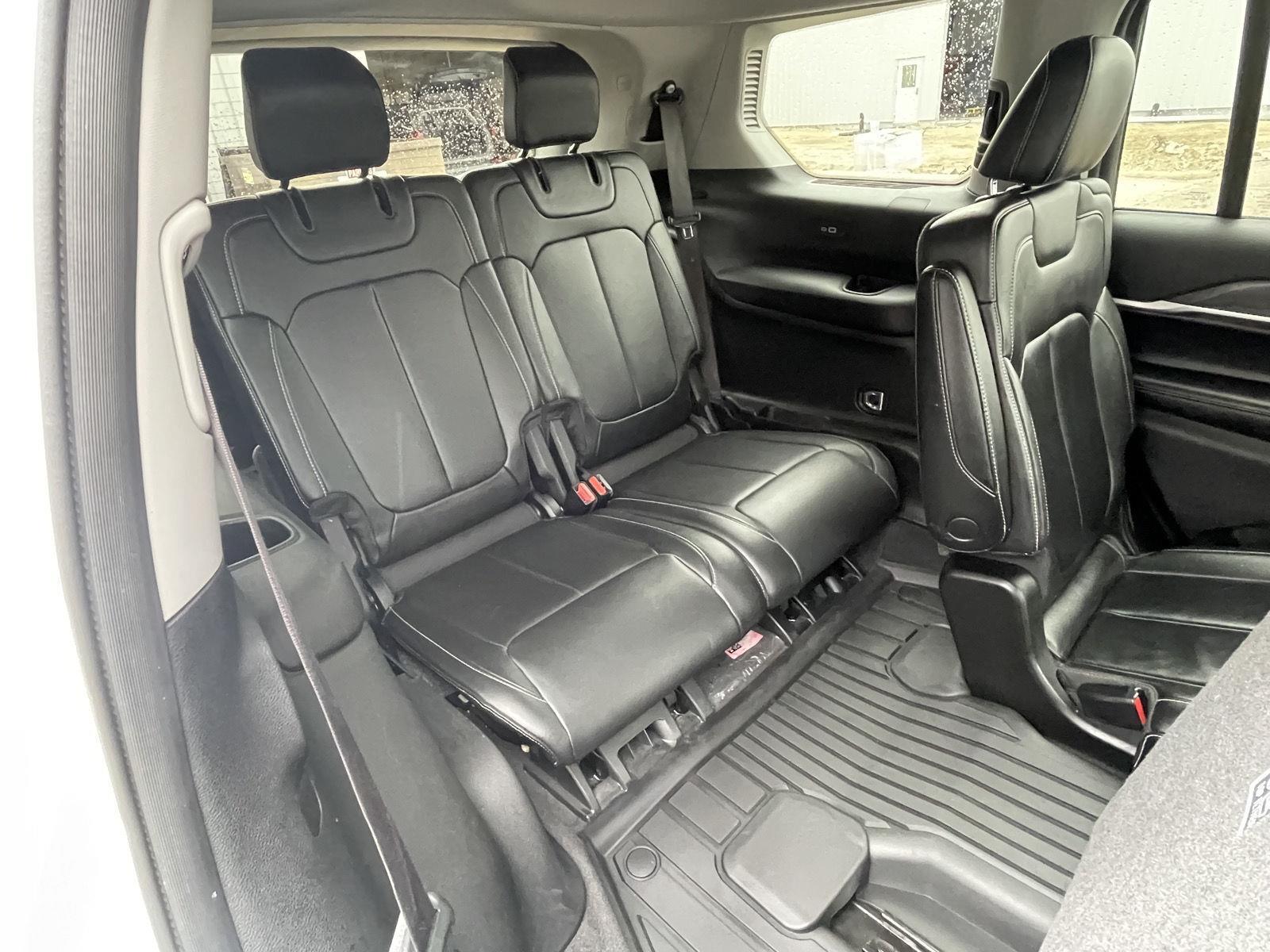 Vehicle photo 19