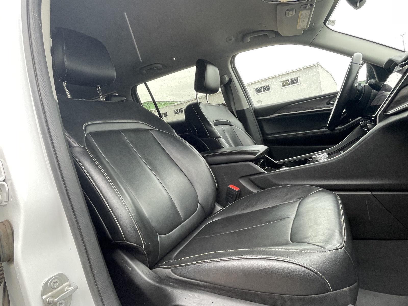 Vehicle photo 21