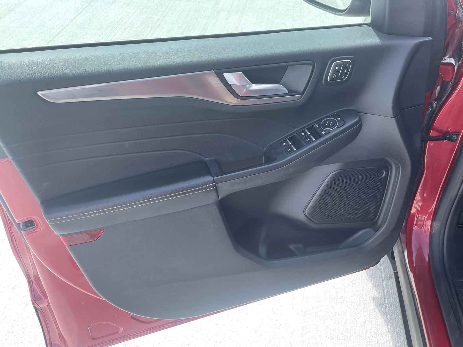 Vehicle photo 12