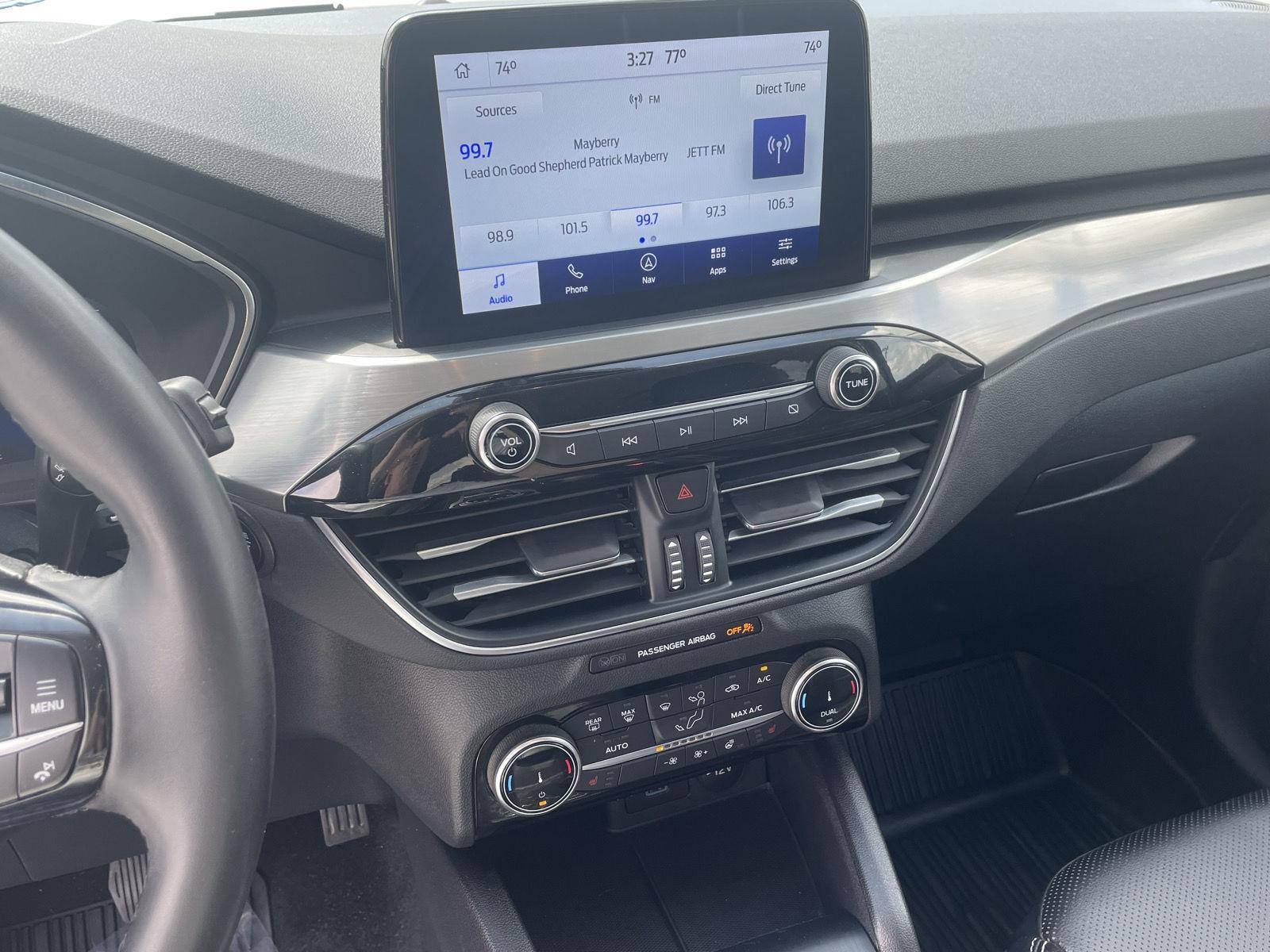 Vehicle photo 14