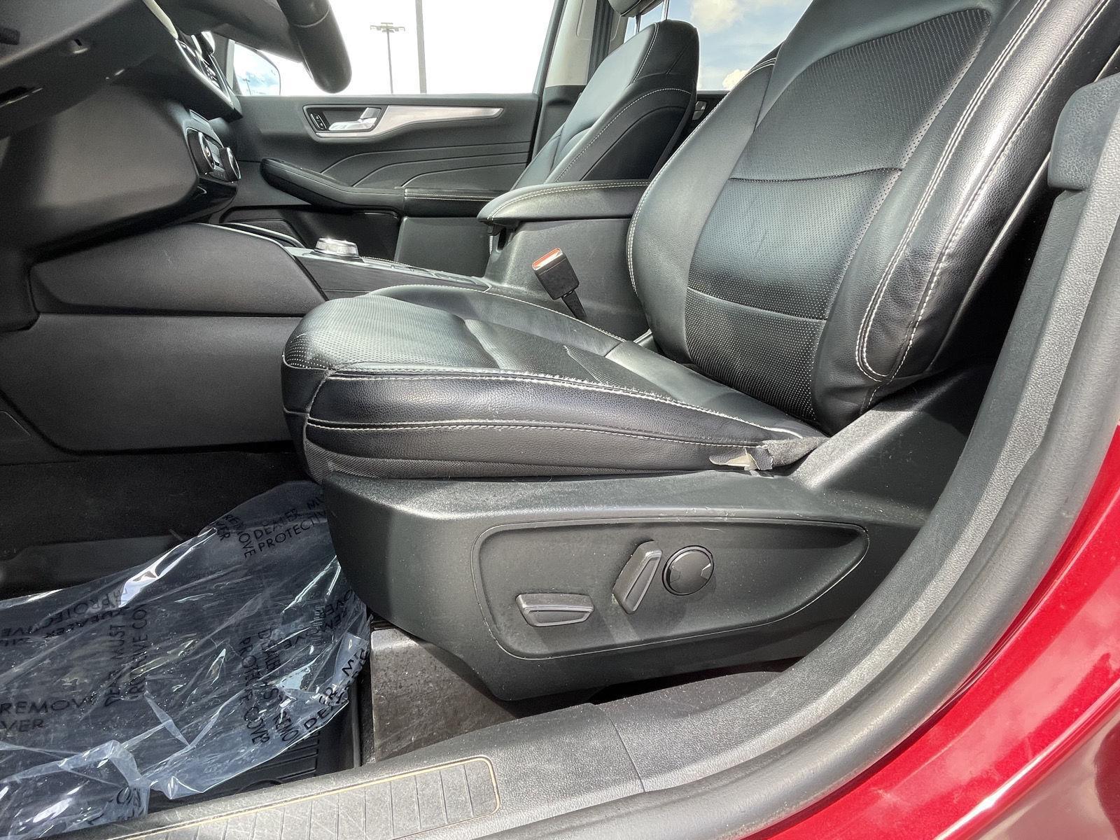 Vehicle photo 17