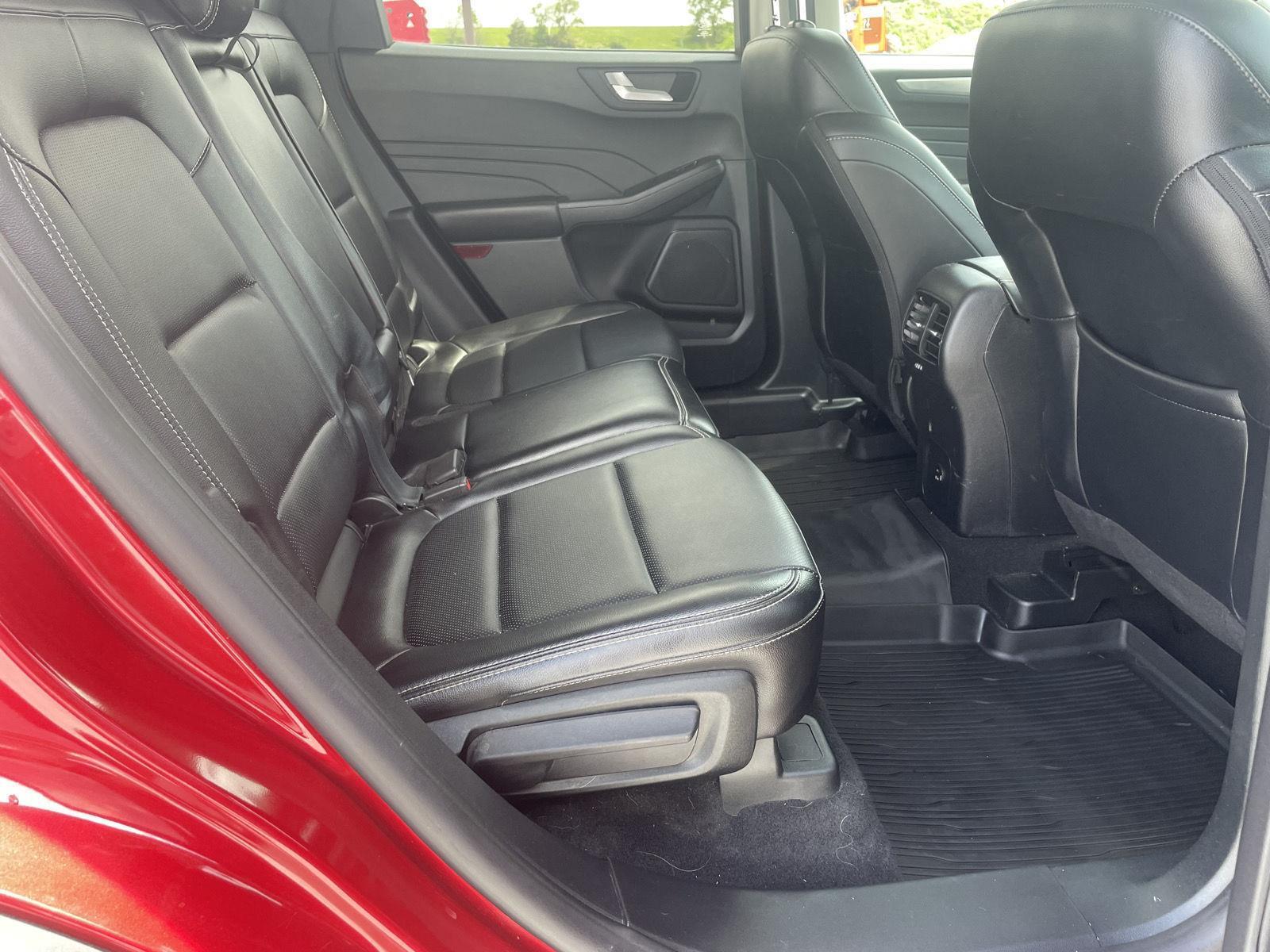Vehicle photo 18