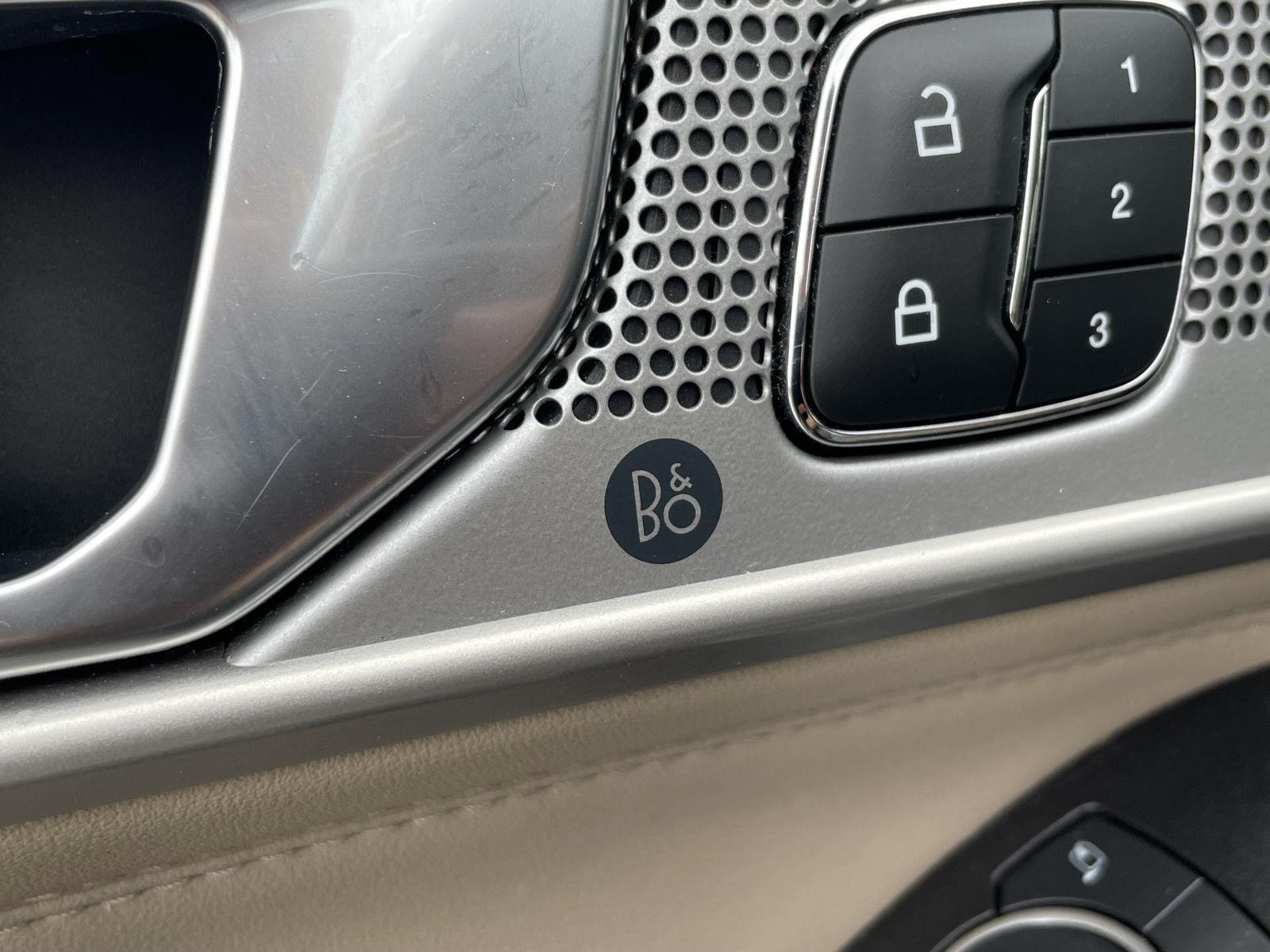 Vehicle photo 14