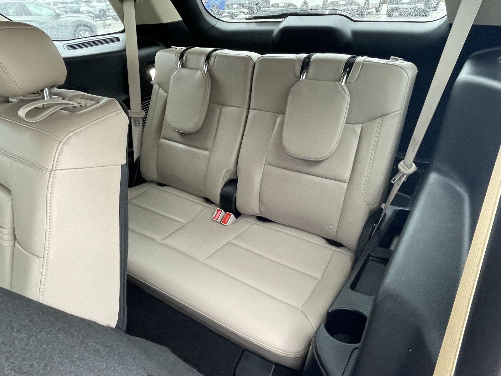 Vehicle photo 19