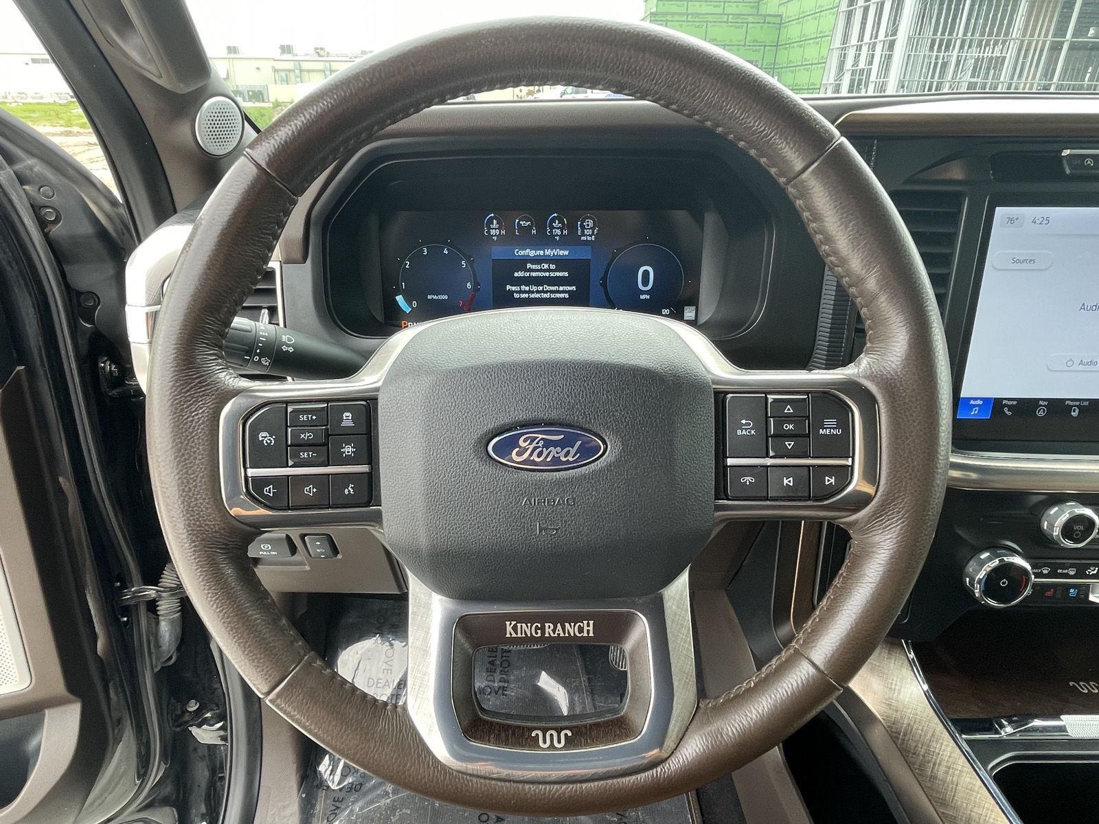Vehicle photo 13