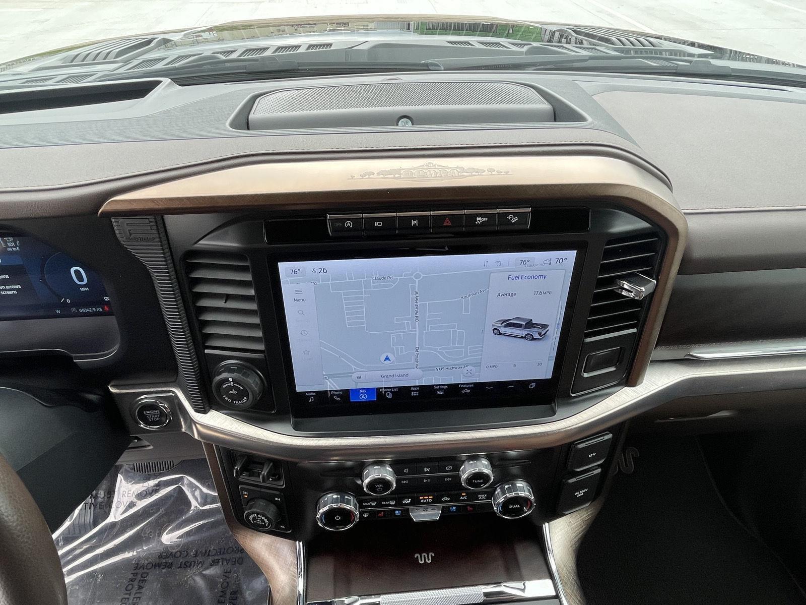 Vehicle photo 15