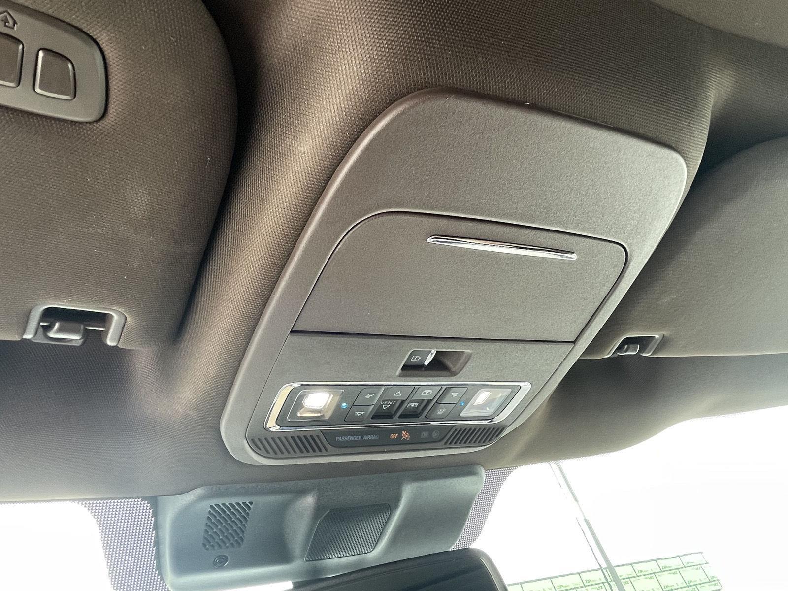 Vehicle photo 17