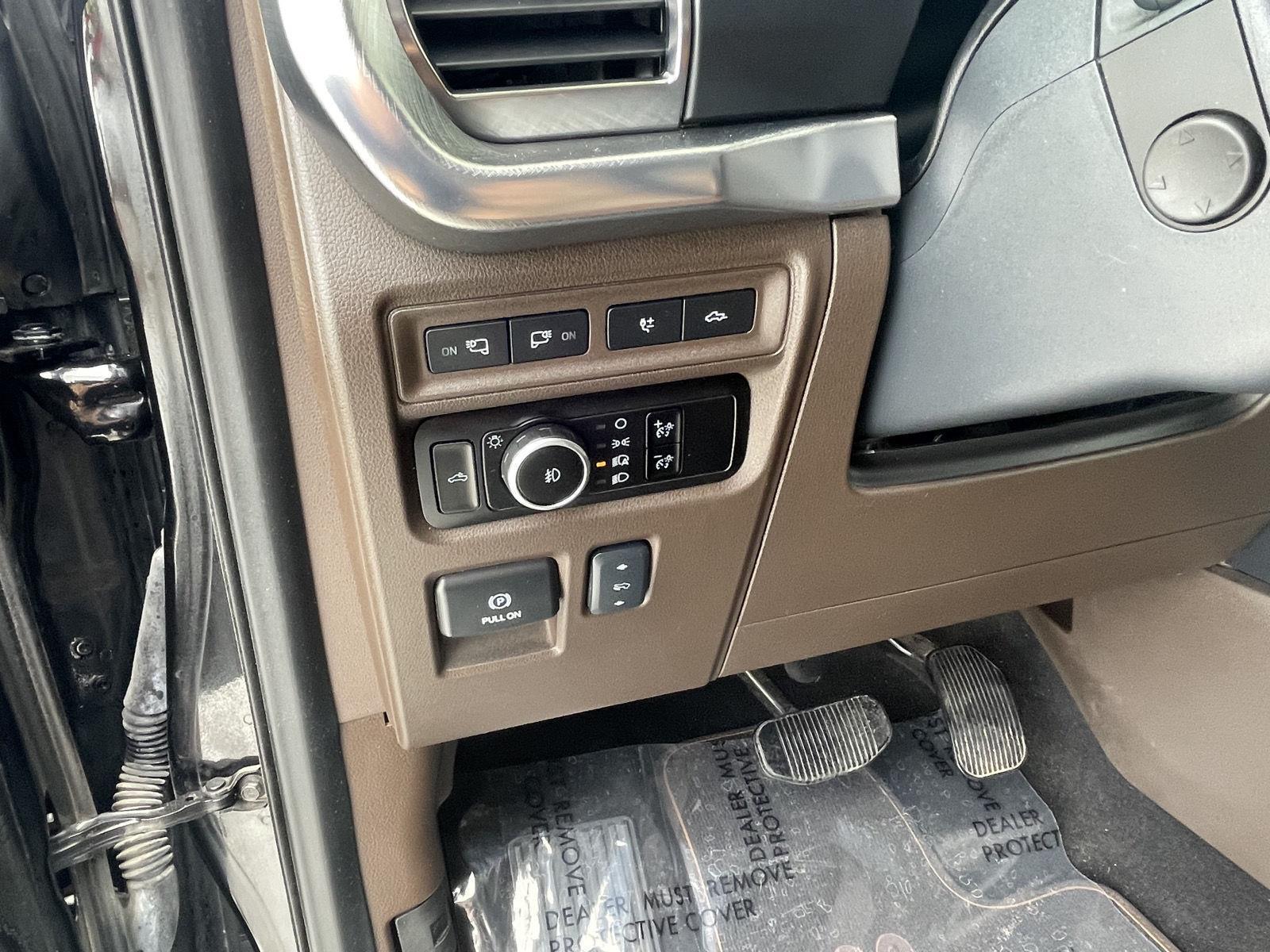 Vehicle photo 19