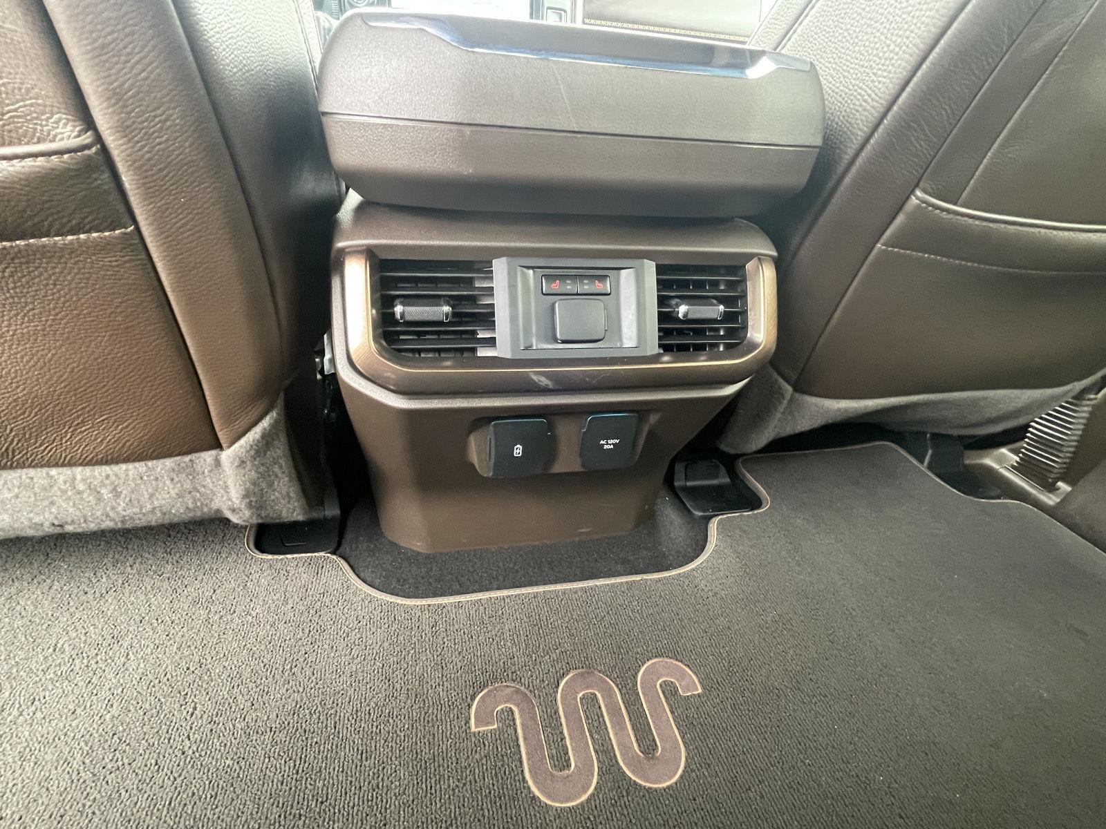 Vehicle photo 21