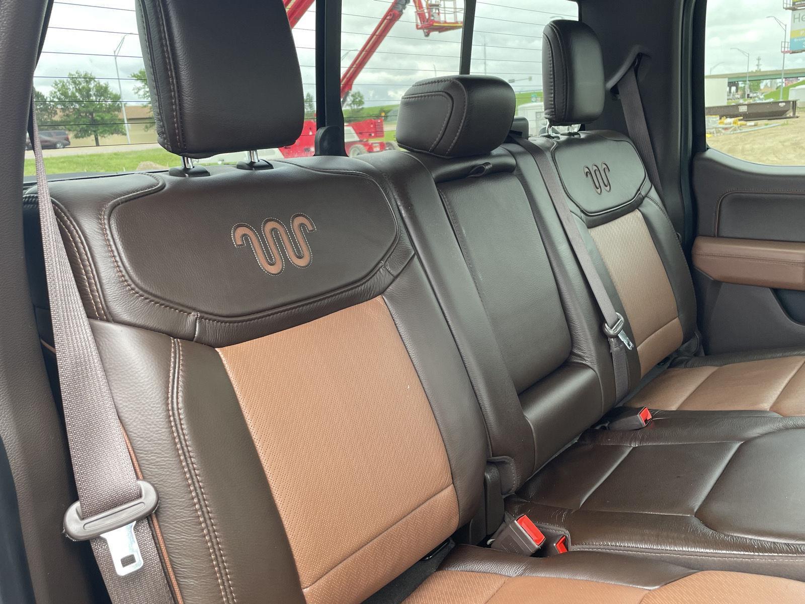 Vehicle photo 23