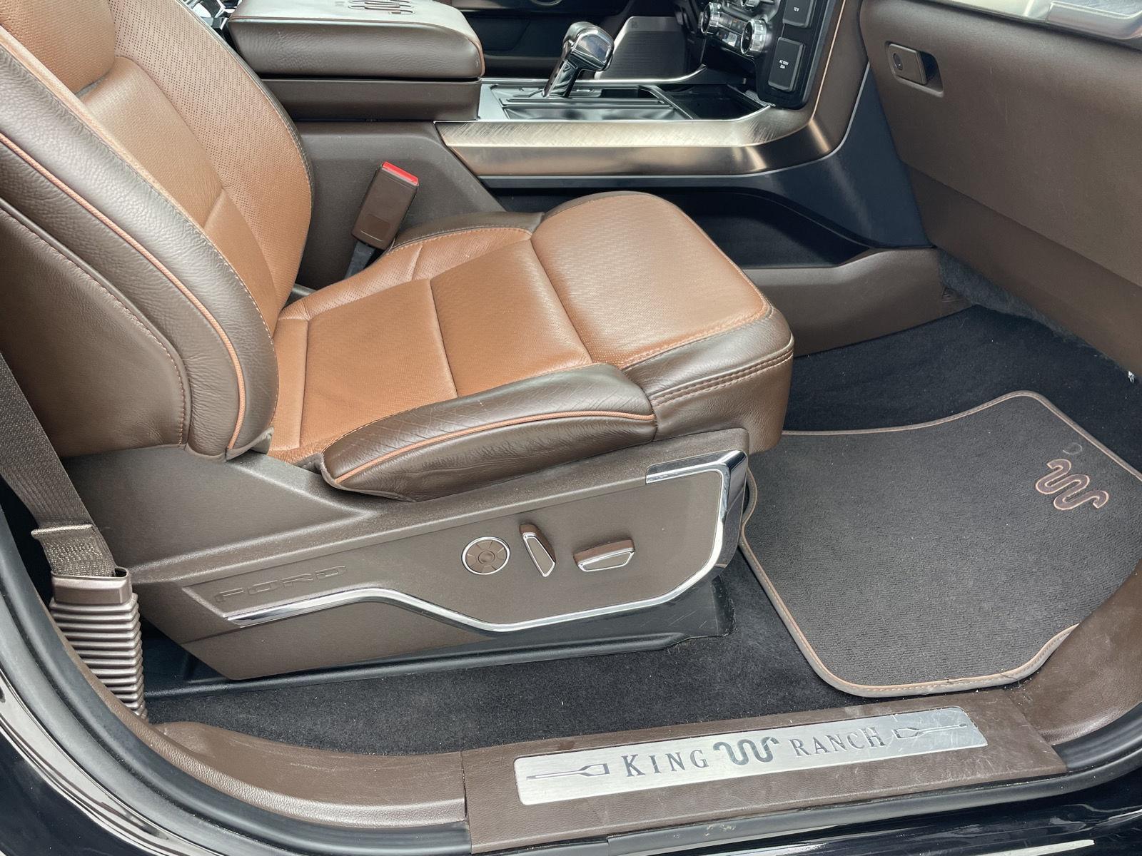 Vehicle photo 24