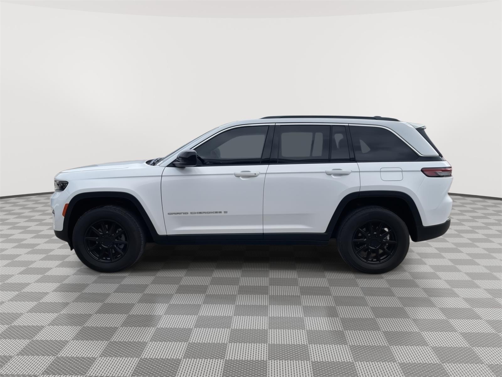Vehicle photo 2
