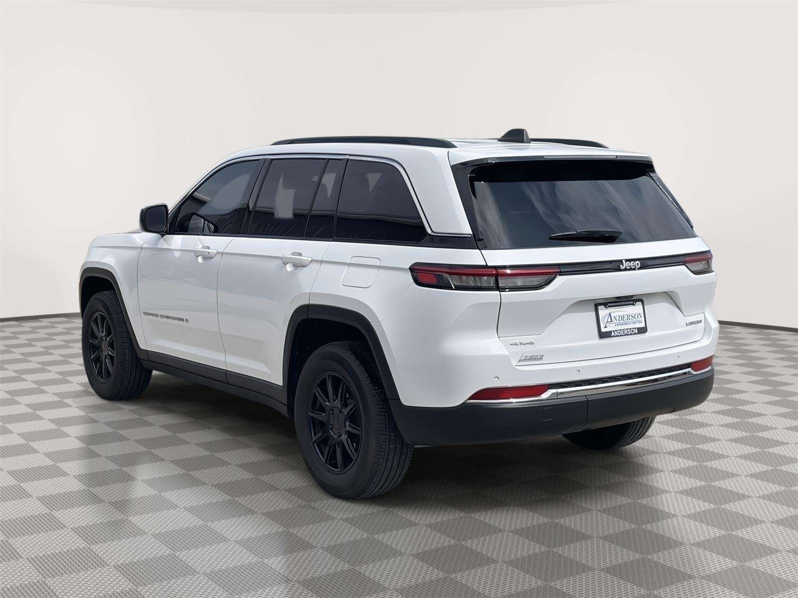 Vehicle photo 4
