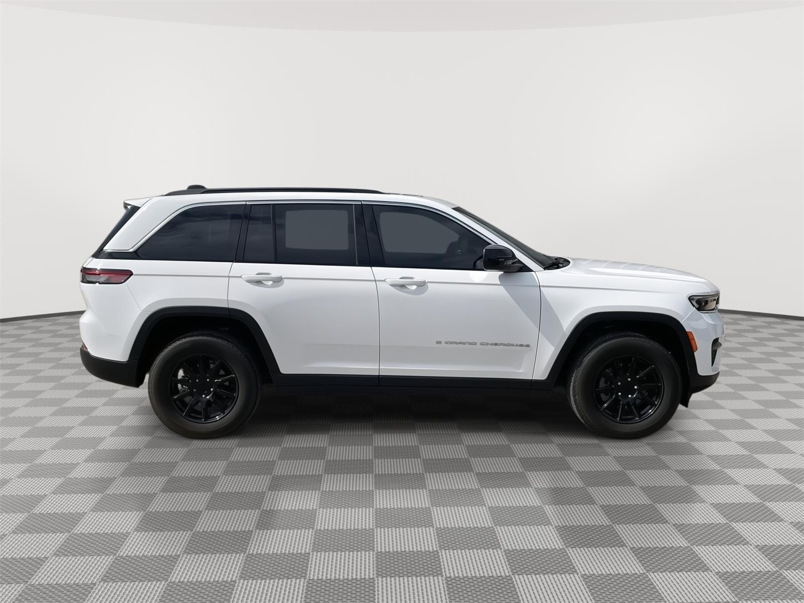Vehicle photo 7