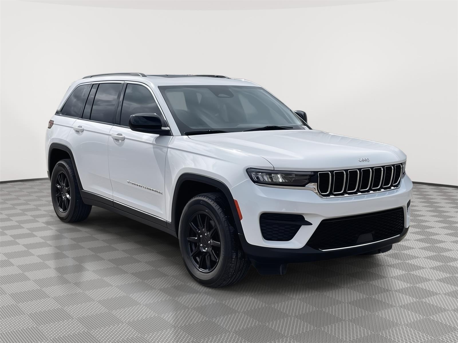 Vehicle photo 8