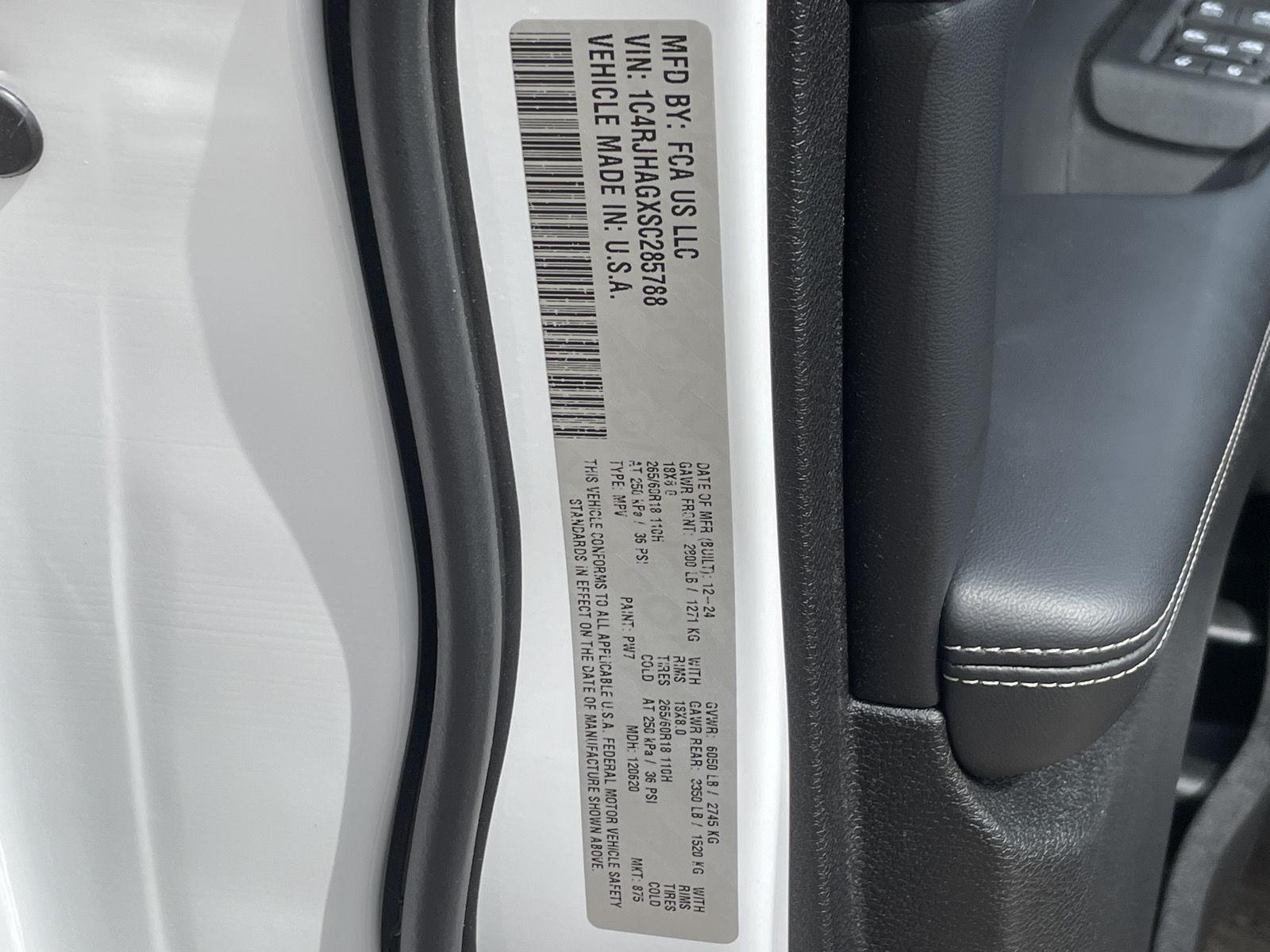 Vehicle photo 11