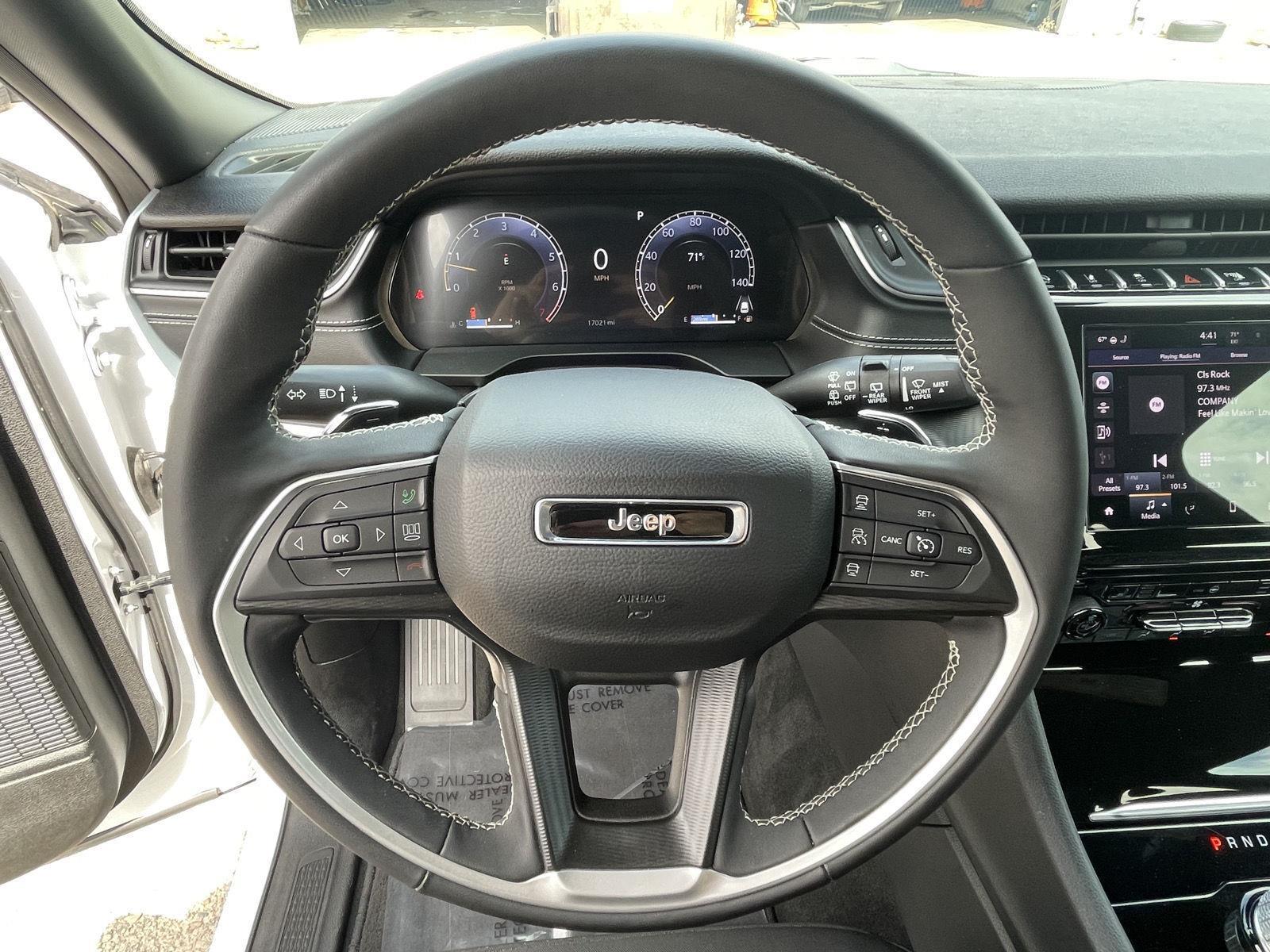 Vehicle photo 13